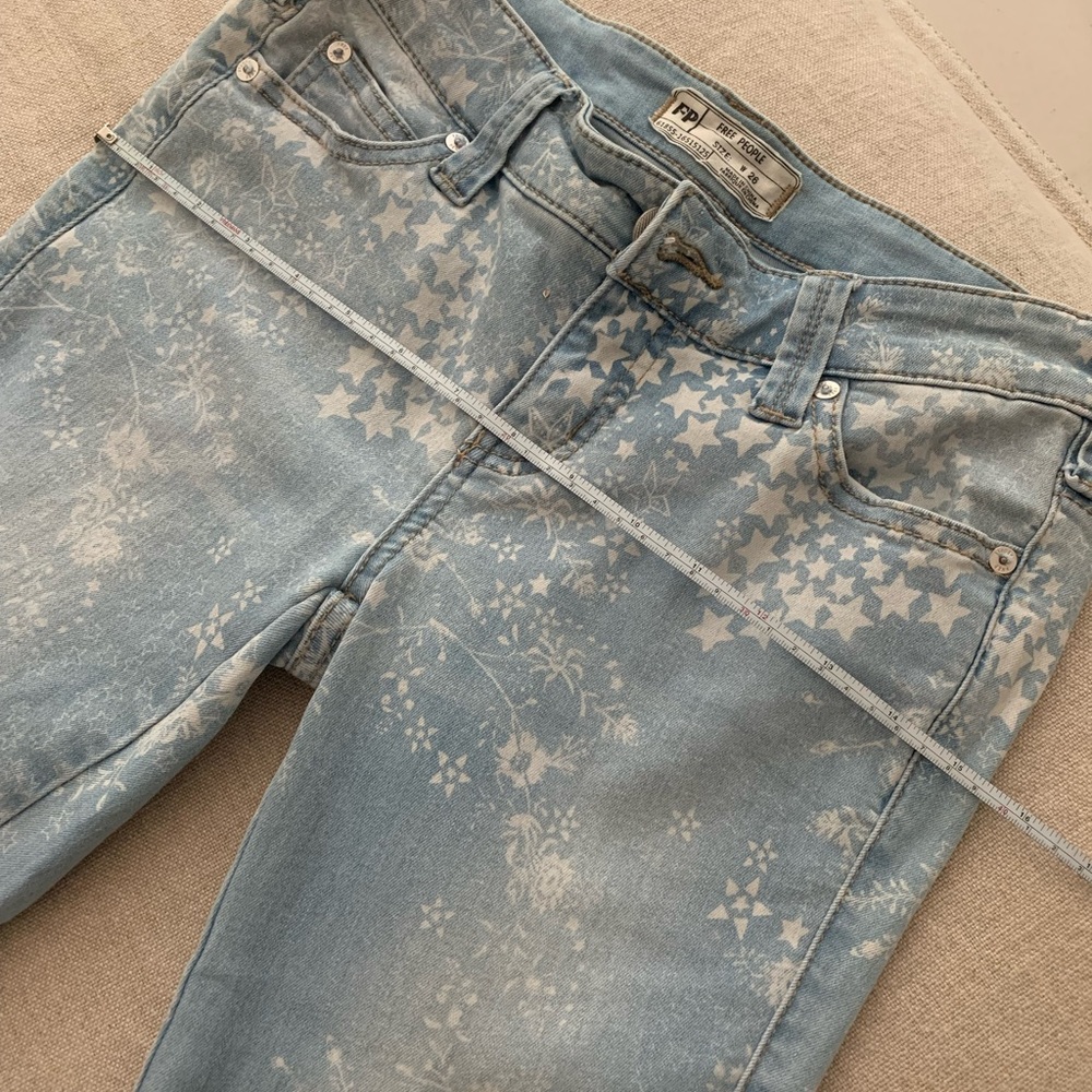 FREE PEOPLE, Float on Flares, Boho Light Blue Denim w Stars & Flowers, Size 26 - Picture 9 of 10